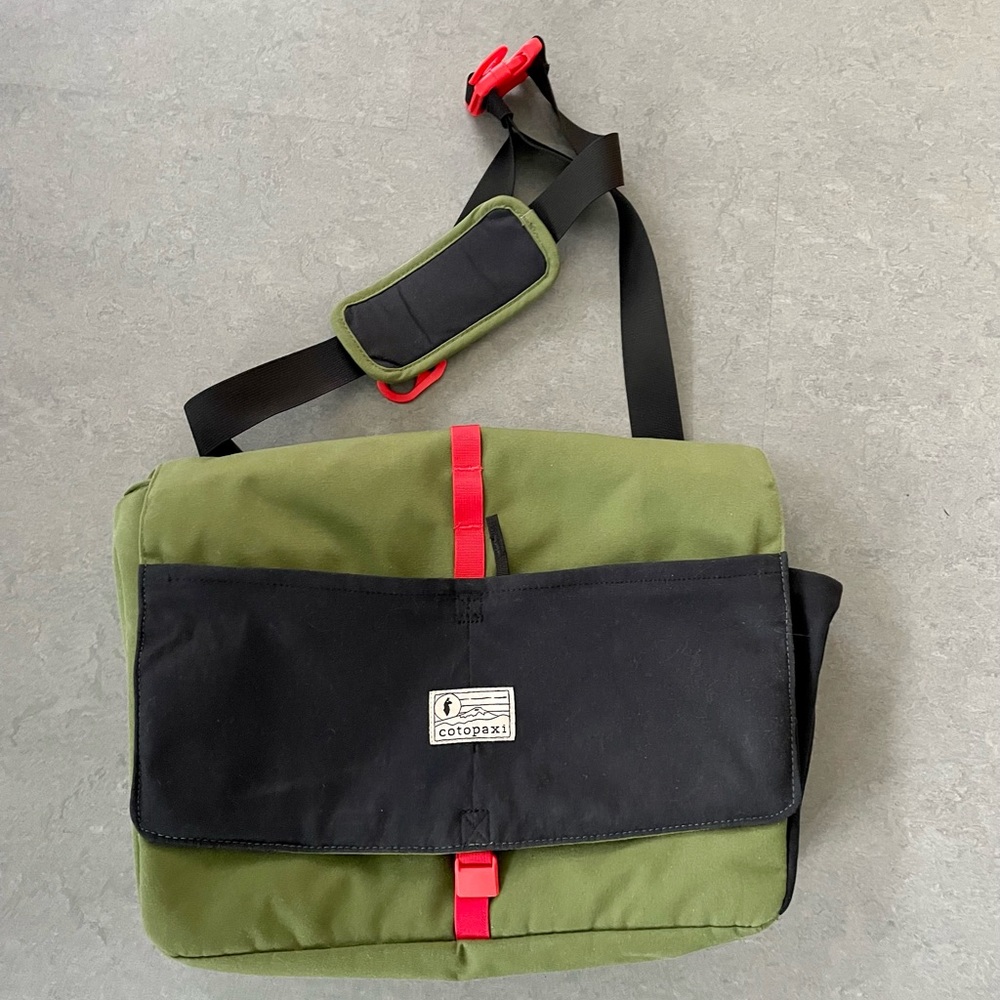 Cotopaxi 15L Messenger bag